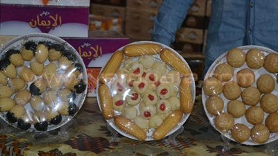 بالصور.. «أبوعطوة وأبوعادل» أشهر مصنعي الكعك في الدقهلية