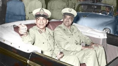 عبد الحكيم عامر يلبى نداء الحج لأحد جنود الجيش