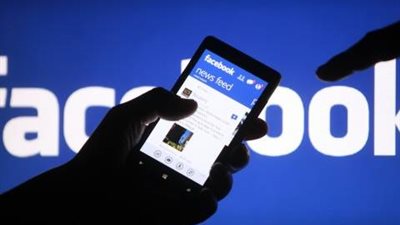 بالصور.. فضائح رواد «فيس بوك» في بداية استخدامهم للموقع.. أسماء: «شتمت واحدة في بوست بدل رسالة لأختى».. هاشم: خاصمت صاحبي عشان صديقة مغربية.. شروق: اختى عملتلى بلوك.. ونورا: ضحكوا 