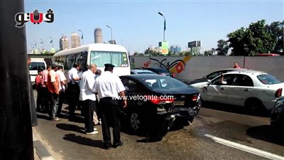 إصابة 4 أشخاص في تصادم 3 سيارات بمطلع كوبرى أكتوبر