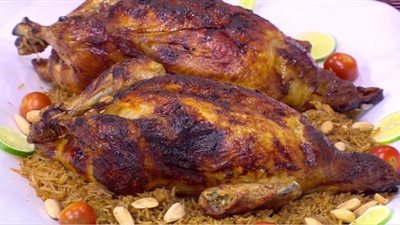 الدجاج المحشي مع صوص المرق من منال العالم