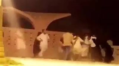 بالفيديو.. مشاجرة عنيفة بين مجموعة نساء ورجال في السعودية