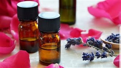 طريقة عمل زيت الورد في البيت (فيديو)