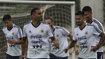 الأرجنتين تواصل الاستعداد لكأس العالم تحت الأمطار (صور)