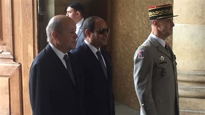 7 صور ترصد مراسم استقبال السيسي بقصر الأنفاليد في فرنسا