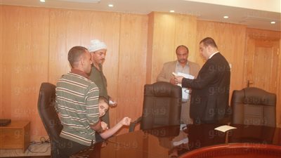 بالفيديو.. محافظ الفيوم يقرر علاج طفل من ضمور بالمخ على نفقة المحافظة