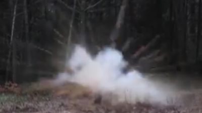 بالفيديو.. ألعاب نارية تضع أشخاصا في مواقف محرجة