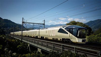 بالصور.. اليابان تصمم قطارا سياحيا فاخرا