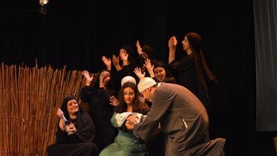 رئيس التنمية الثقافية يشاهد «خالتي صفية والدير» (صور)