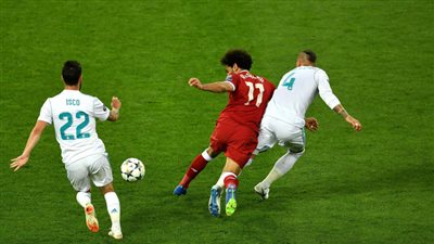 مدافع منتخب روسيا: راموس أظهر كيفية إيقاف محمد صلاح