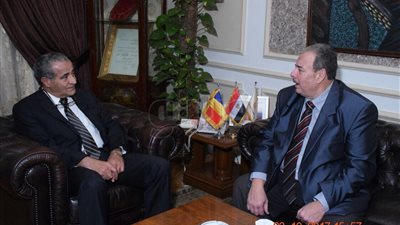 وزير التموين يبحث مع سفير رومانيا زيادة واردات القمح