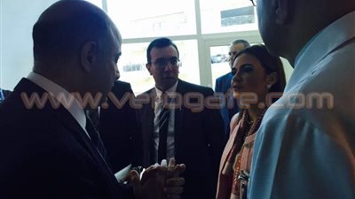 بالصور.. «سحر نصر» تتفقد وحدات مستشفى بهية