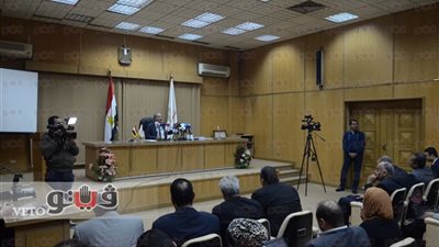 وعود وزير التموين.. لا مساس بنقاط سلع الخبز.. توزيع 301 ألف بطاقة ذكية على المحافظات.. استيراد 80 ألف طن دواجن ولحوم استعدادا لرمضان..لن نستورد لحوما برازيلية.. وطرح اللحوم السودانية بـ75 جنيها للكيلو