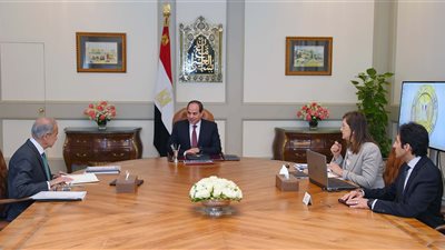 الرئيس والتخطيط.. السيسي يبحث مع الحكومة خطة التنمية المستدامة.. يكلف باستخدام الأدوات الحديثة والأساليب العلمية في الإدارة.. ويؤكد تحقيق الاستفادة المثلى من الأكاديمية الوطنية لتأهيل الشباب
