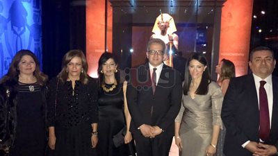 «العناني» يفتتح معرض توت عنخ آمون بلوس أنجلوس (صور)