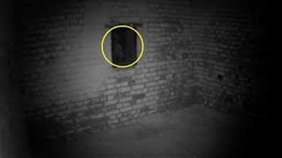 مدرب «جيم» يرصد لقطات مرعبة لشبح خارج نافذة (فيديو)