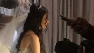 أول صورة لفستان زفاف عروس محمد أنور