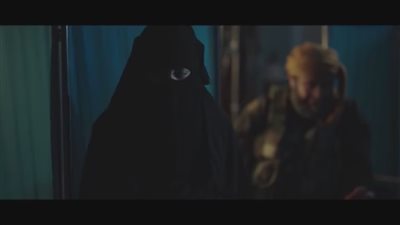 بالفيديو.. داعشية ترفض معالجة والدها في «غرابيب سود»