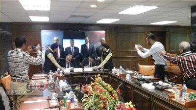 بالصور.. «مصر للطيران» توقع اتفاقية «نحو عالم خالٍ من فيروس سي»