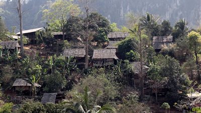 بالفيديو.. مدن للبيع في الولايات المتحدة الأمريكية.. «ريدكشن» بمليون و500 ألف دولار.. مدينة «تيلر» تضم 6 منازل ومدرسة بـ3.5 ملايين.. وتنظيم مزاد لـ«بافورد» مقابل 100 ألف 