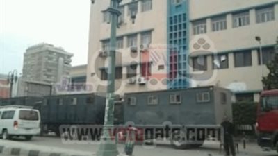 تعزيزات أمنية أمام مبنى محافظة الشرقية ومنزل 