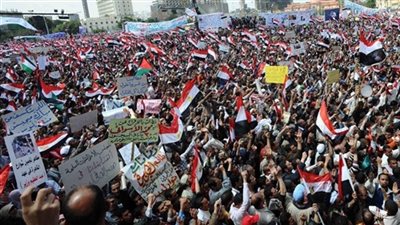 مصر تبحث عن «مخلص عسكرى».. السيادة وحسن توجيه السلطة أهم مطالبها.. «الناصرية» اعتمدت «كاريزما القائد» بديلا عن المؤسسات.. رجال الأعمال أهم عيوب مرحلة ما قبل 25 يناير.. بع