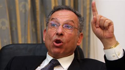 ممدوح حمزة: قنديل فاقد الثقة فى حكومته