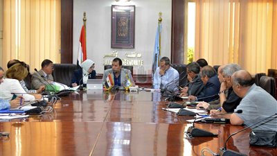 محافظ الأقصر يعقد اجتماع المجلس الإقليمي مع نائب وزير الصحة والسكان