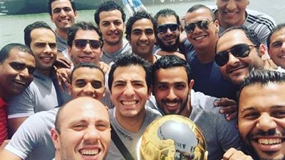 لاعبو منتخب «اليد» يزورون قناة السويس