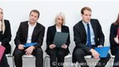 الإسرائيليات أقل راتبا من الرجال رغم تفوقهن في التعليم