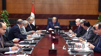 رئيس الحكومة يجتمع بالمحافظين لبحث نتائج حملة استرداد الأراضي