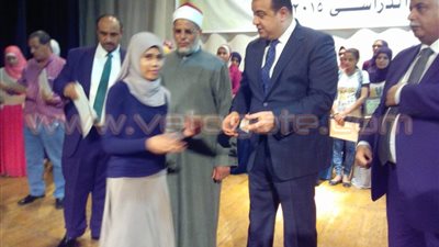 بالصور.. محافظ الفيوم يكرم أوائل الشهادات العامة