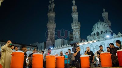 «الجامع الأزهر».. قبلة طلاب العلم ووجهة المصلين في رمضان (صور)