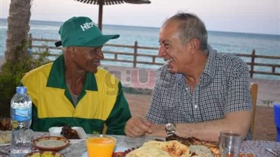 محافظ البحر الأحمر لعمال النظافة: بسواعدكم الغردقة نظيفة (صور)