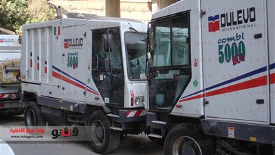 وزارة البيئة تسلم 9 سيارات 