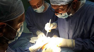 استئصال ورم يزن ١٥ كيلو لمريضة في مستشفى التأمين الصحي ببنها