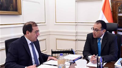 مدبولي يتابع مع وزير البترول نتائج اجتماعات منتدى غاز شرق المتوسط