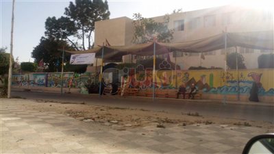 مواطنون ببورفؤاد أمام المدارس للإدلاء بأصواتهم قبل فتح اللجان (صور)