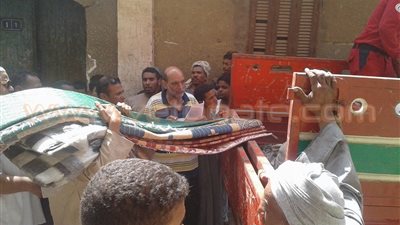 صرف 3 بطاطين لكل أسرة من المتضررين في حريق 10 منازل في سوهاج