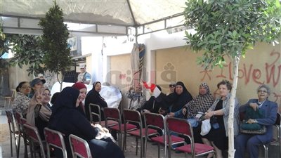 السيدات يحتشدن أمام لجان الهرم للإدلاء بأصواتهن (صور)