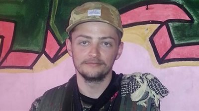 قصة جندي بريطاني لقي مصرعه أثناء إزالة الألغام بالرقة