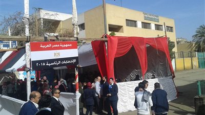 سيدات روض الفرج يتصدرن الناخبين أمام اللجان (صور)