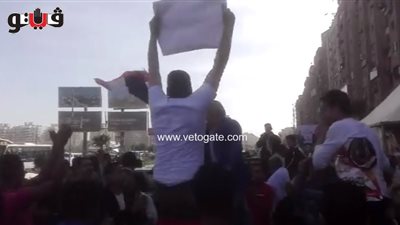 ناخبون يرقصون على أنغام «قالوا إيه» أمام لجنة الجامعة العمالية (فيديو)