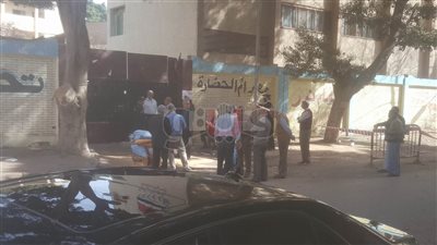 كبار السن أول الناخبين بمدرسة الشهيد زياد بكير في المهندسين (صور)