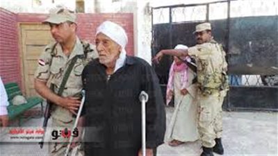 تجمع كبار السن أمام لجان الانتخابات في الجمالية