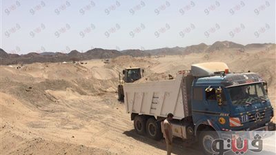 بالفيديو.. استمرار العمل بسد وادي الدرب لحماية رأس غارب من السيول