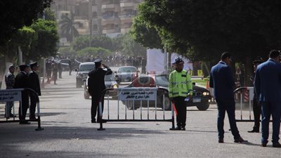 «السيسي» يغادر لجنة الشهيد مصطفى يسري عقب الإدلاء بصوته