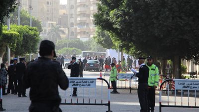 إجراءات أمنية مشددة في لجنة السيسي قبل وصوله للإدلاء بصوته (صور)