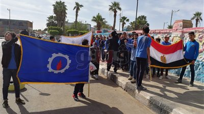 مسيرة لطلاب سوايسة لدعوة المواطنين للمشاركة بالانتخابات (صور)