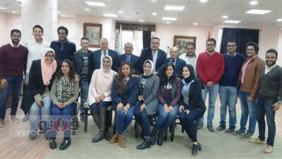 نائب رئيس جامعة الإسكندرية يستقبل الطلاب العائدين من كينيا